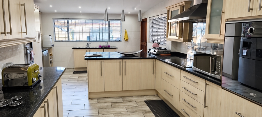4 Bedroom Property for Sale in Van Riebeeck Park Gauteng