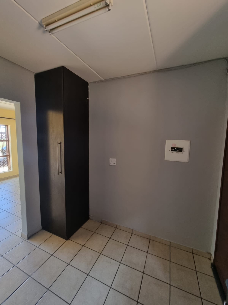 2 Bedroom Property for Sale in Dawn Park Gauteng
