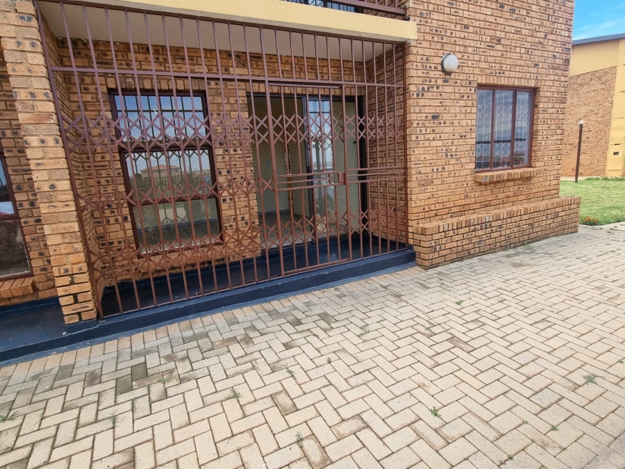 2 Bedroom Property for Sale in Dawn Park Gauteng
