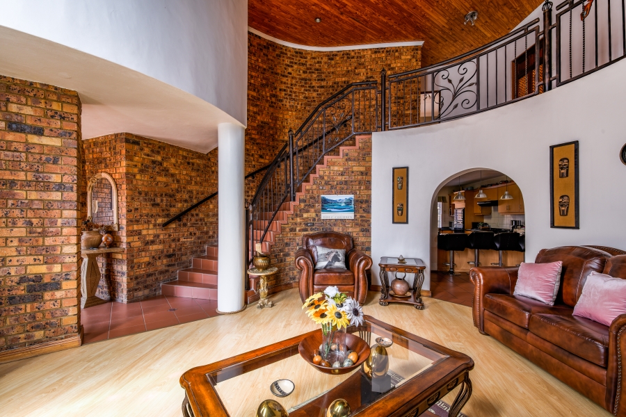 6 Bedroom Property for Sale in Erasmuskloof Gauteng