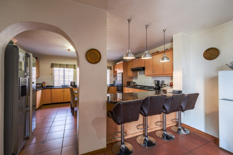 6 Bedroom Property for Sale in Erasmuskloof Gauteng