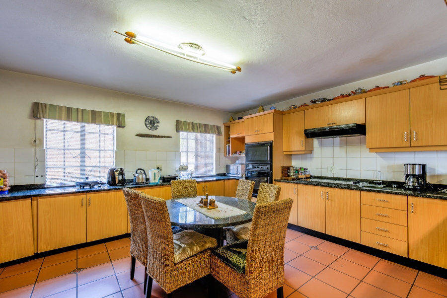 6 Bedroom Property for Sale in Erasmuskloof Gauteng
