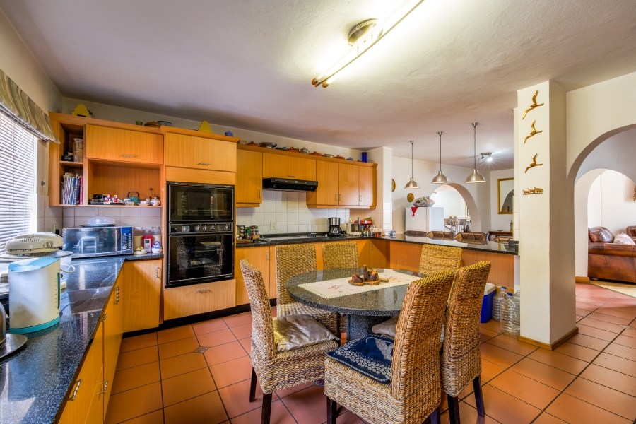 6 Bedroom Property for Sale in Erasmuskloof Gauteng