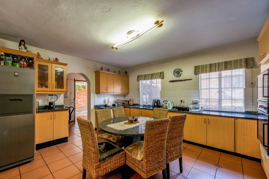 6 Bedroom Property for Sale in Erasmuskloof Gauteng