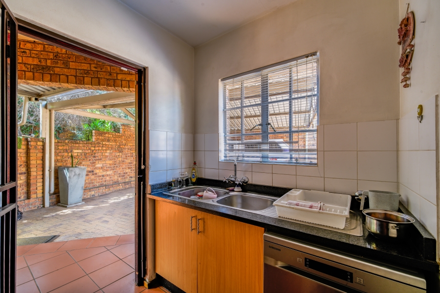 6 Bedroom Property for Sale in Erasmuskloof Gauteng
