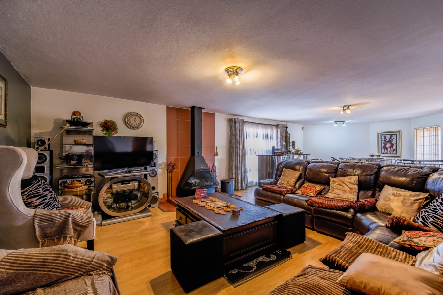 6 Bedroom Property for Sale in Erasmuskloof Gauteng