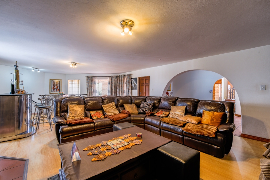 6 Bedroom Property for Sale in Erasmuskloof Gauteng