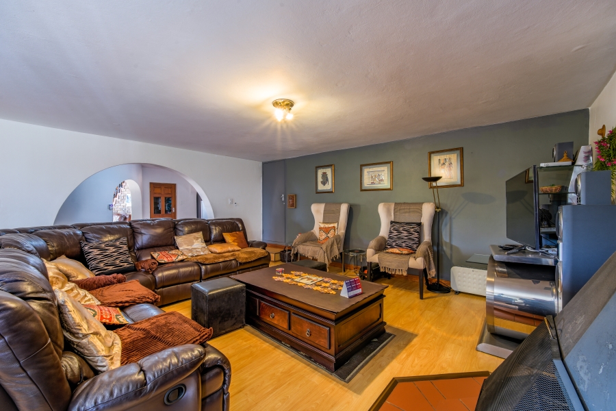 6 Bedroom Property for Sale in Erasmuskloof Gauteng