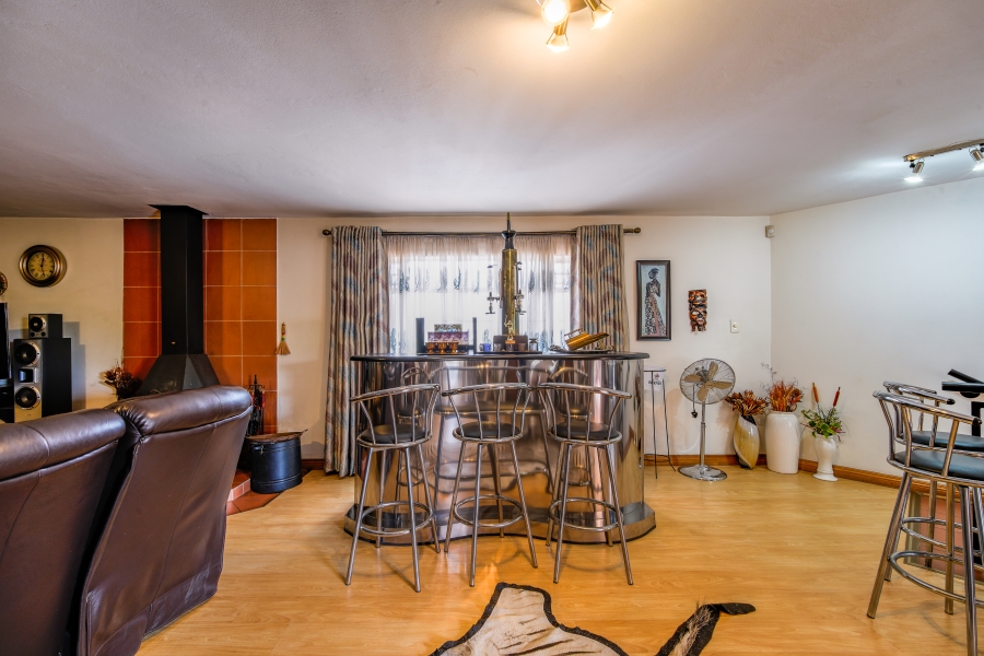 6 Bedroom Property for Sale in Erasmuskloof Gauteng