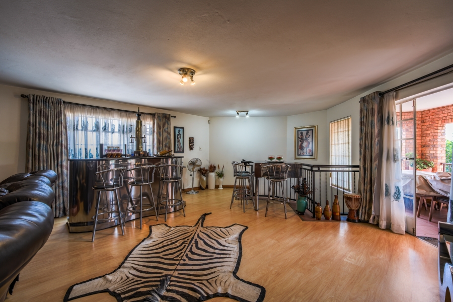 6 Bedroom Property for Sale in Erasmuskloof Gauteng
