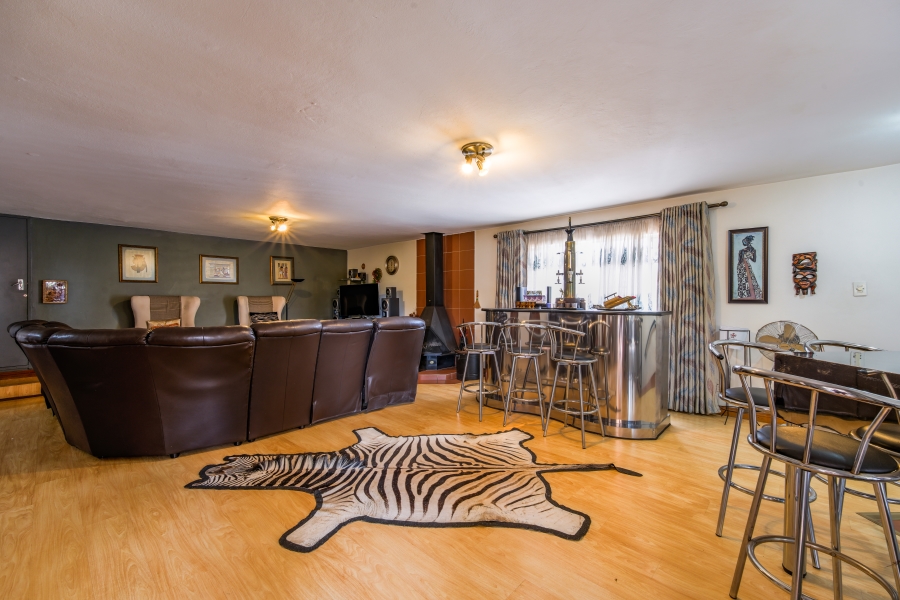 6 Bedroom Property for Sale in Erasmuskloof Gauteng