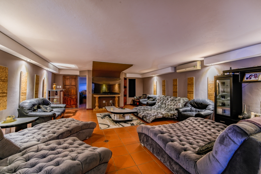 6 Bedroom Property for Sale in Erasmuskloof Gauteng