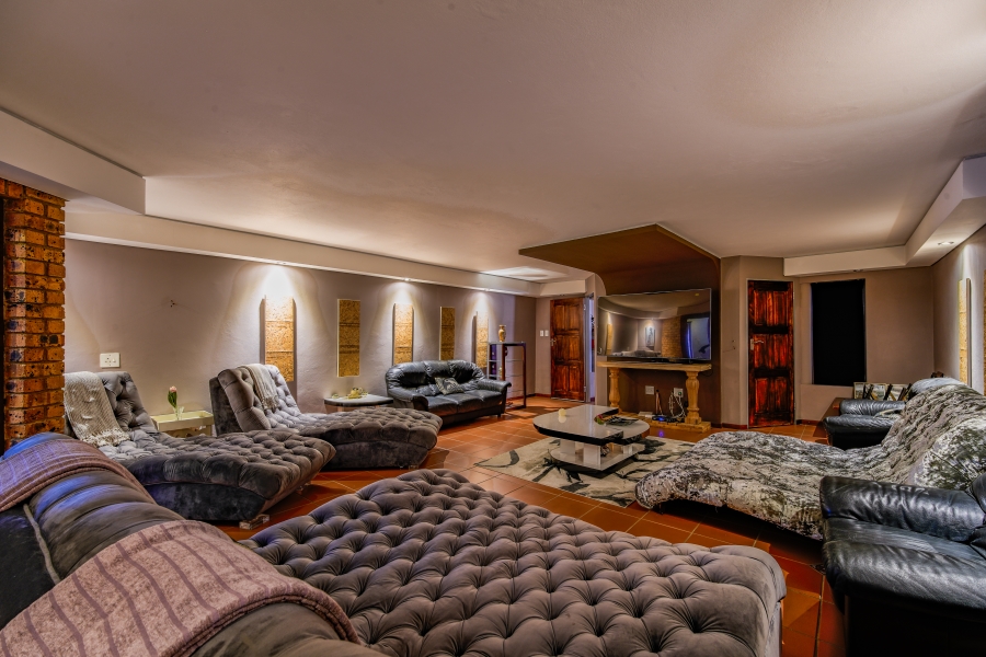 6 Bedroom Property for Sale in Erasmuskloof Gauteng