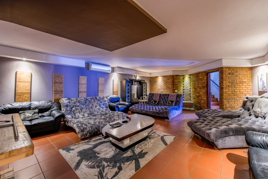 6 Bedroom Property for Sale in Erasmuskloof Gauteng