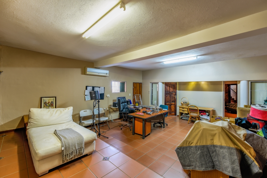 6 Bedroom Property for Sale in Erasmuskloof Gauteng