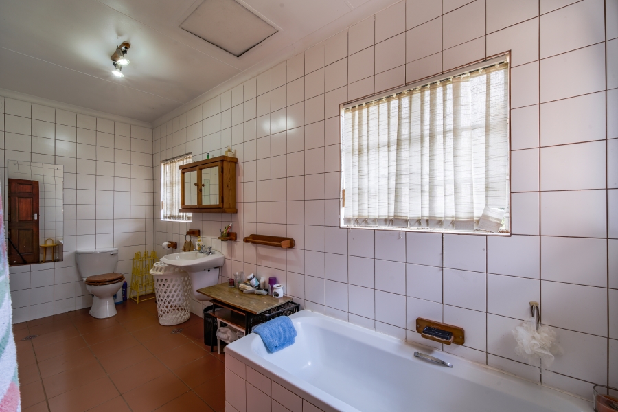 6 Bedroom Property for Sale in Erasmuskloof Gauteng