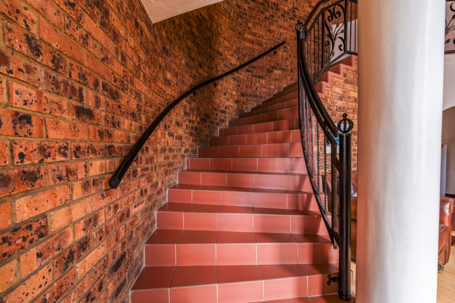 6 Bedroom Property for Sale in Erasmuskloof Gauteng