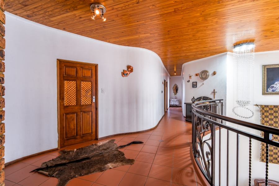 6 Bedroom Property for Sale in Erasmuskloof Gauteng