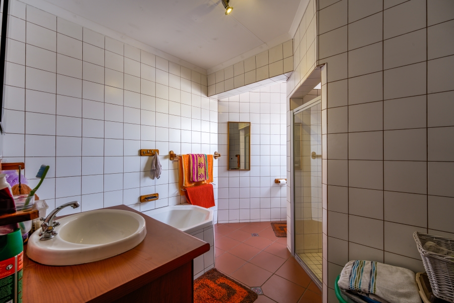 6 Bedroom Property for Sale in Erasmuskloof Gauteng