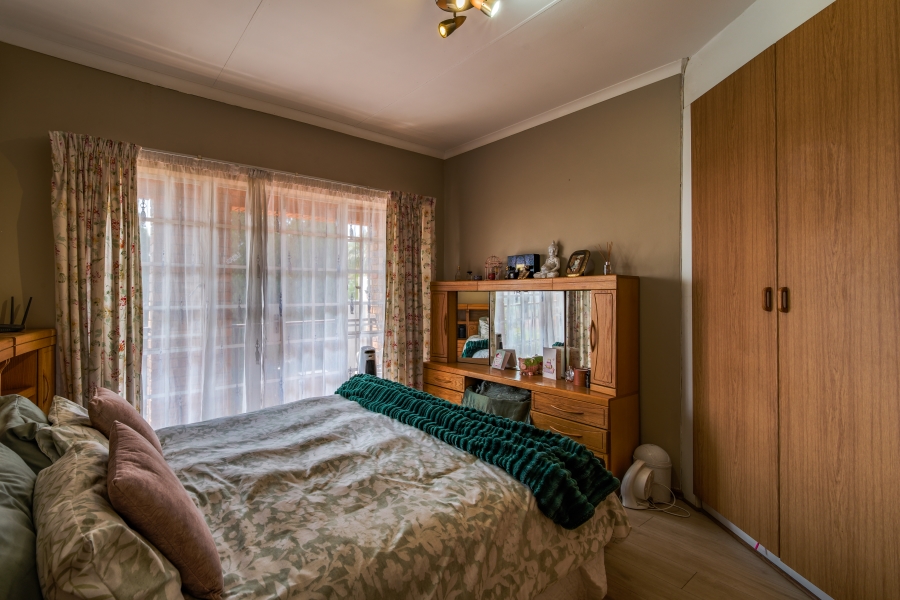 6 Bedroom Property for Sale in Erasmuskloof Gauteng