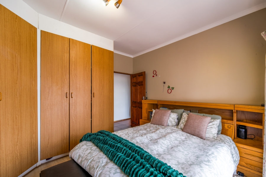 6 Bedroom Property for Sale in Erasmuskloof Gauteng