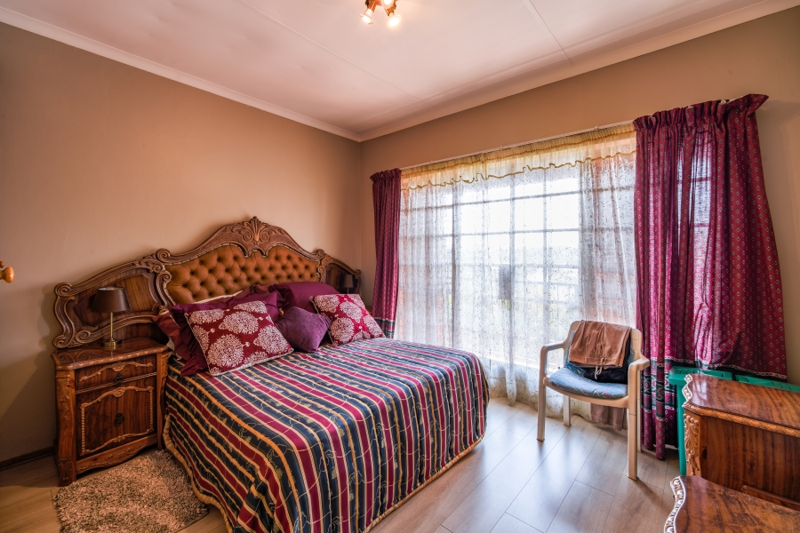 6 Bedroom Property for Sale in Erasmuskloof Gauteng