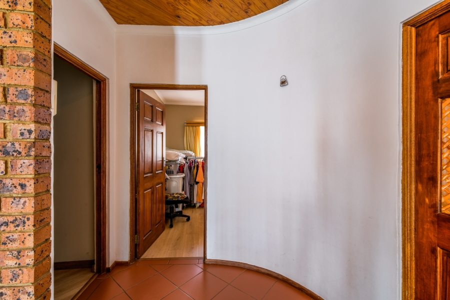 6 Bedroom Property for Sale in Erasmuskloof Gauteng