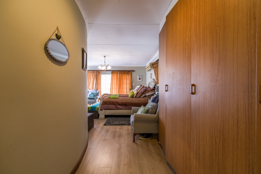 6 Bedroom Property for Sale in Erasmuskloof Gauteng