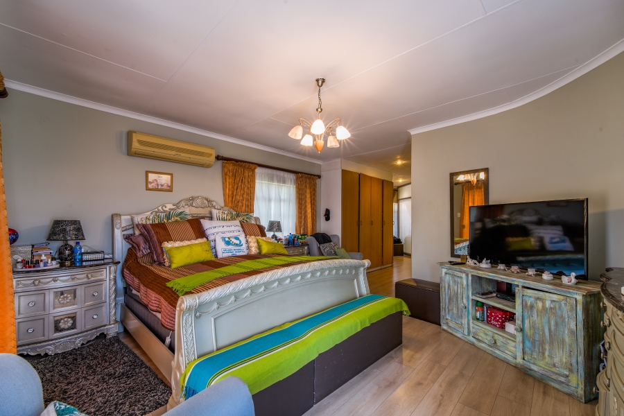 6 Bedroom Property for Sale in Erasmuskloof Gauteng