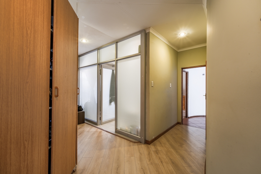 6 Bedroom Property for Sale in Erasmuskloof Gauteng