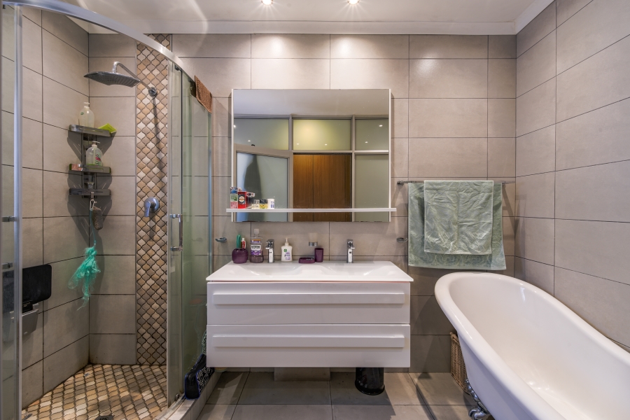 6 Bedroom Property for Sale in Erasmuskloof Gauteng