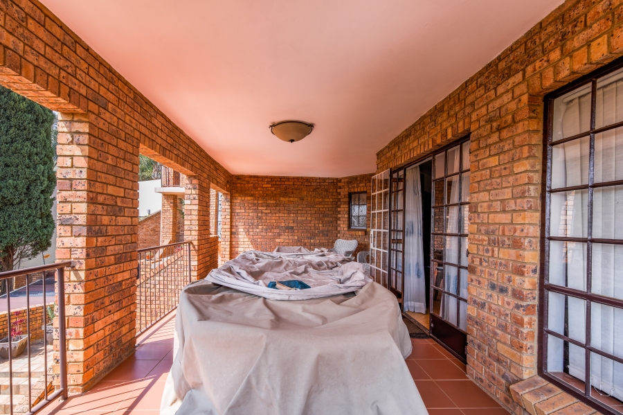 6 Bedroom Property for Sale in Erasmuskloof Gauteng