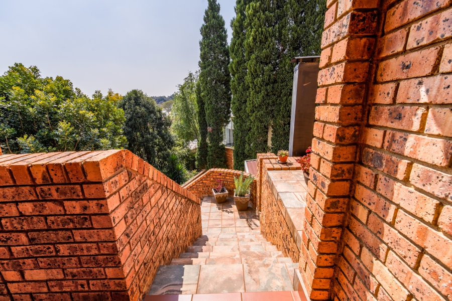 6 Bedroom Property for Sale in Erasmuskloof Gauteng