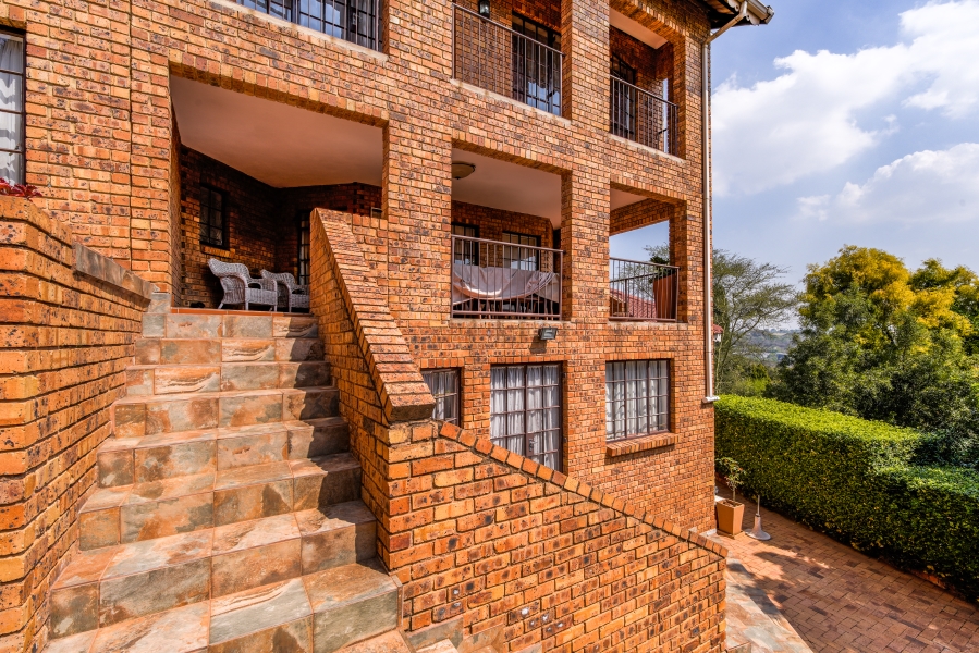 6 Bedroom Property for Sale in Erasmuskloof Gauteng