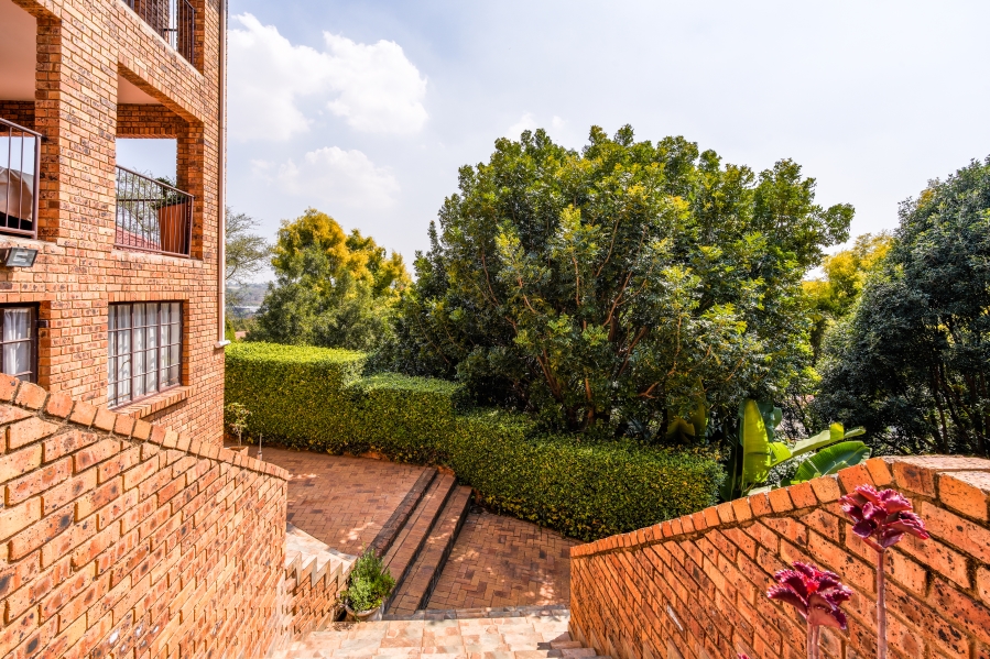 6 Bedroom Property for Sale in Erasmuskloof Gauteng