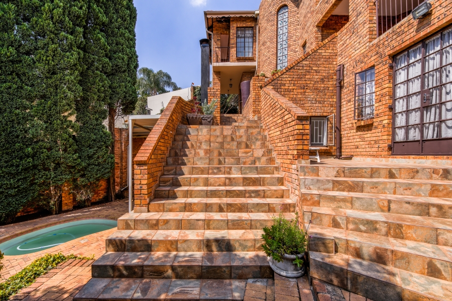 6 Bedroom Property for Sale in Erasmuskloof Gauteng