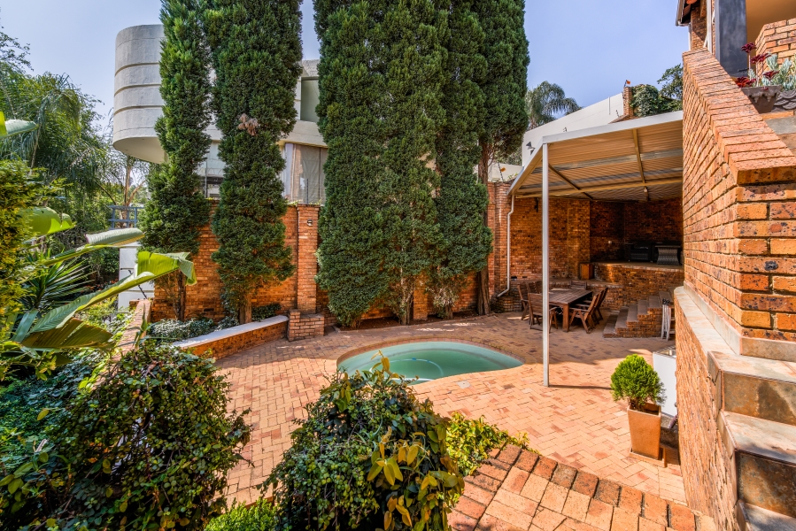 6 Bedroom Property for Sale in Erasmuskloof Gauteng