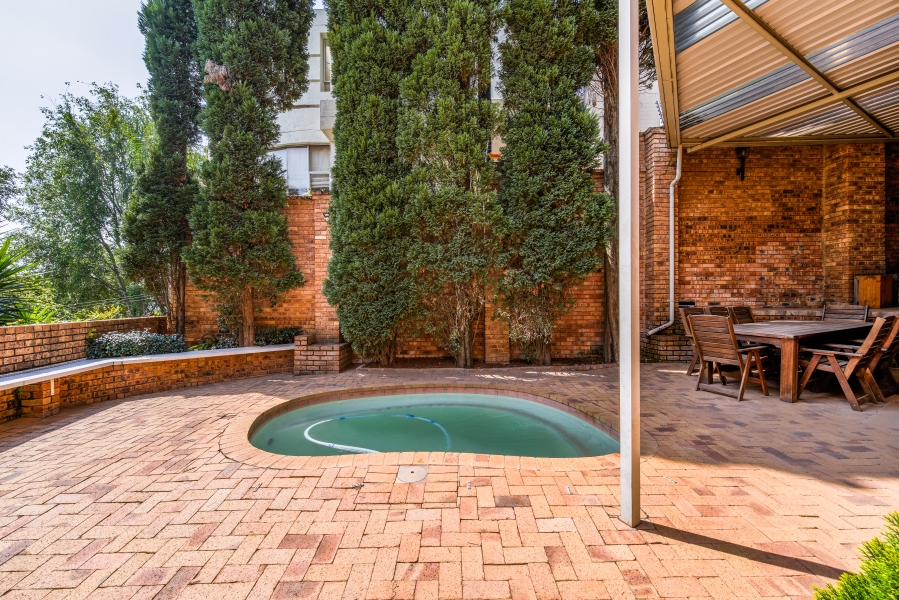 6 Bedroom Property for Sale in Erasmuskloof Gauteng