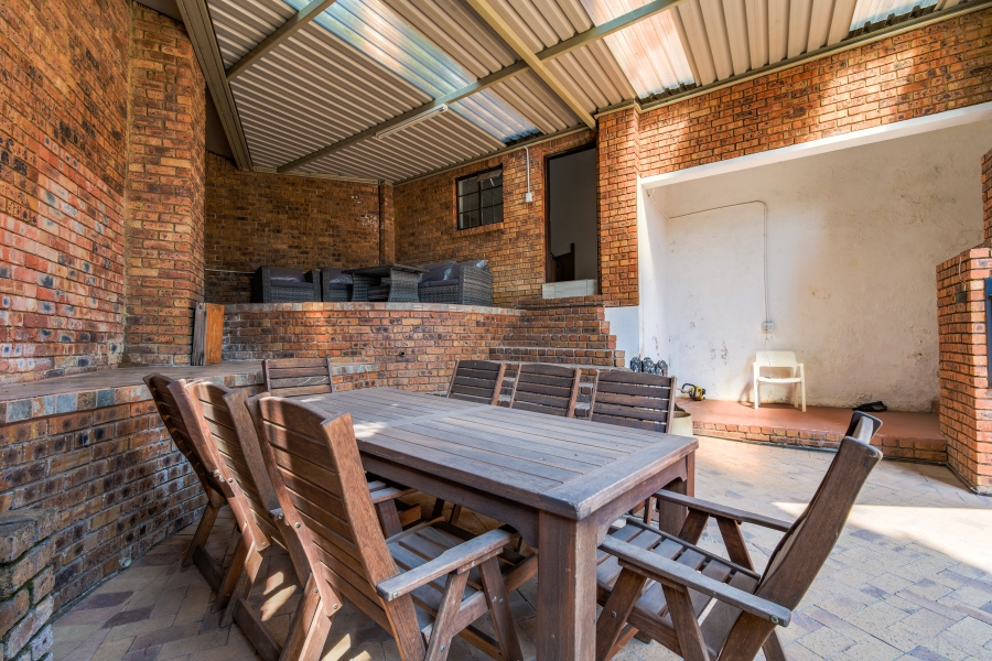 6 Bedroom Property for Sale in Erasmuskloof Gauteng