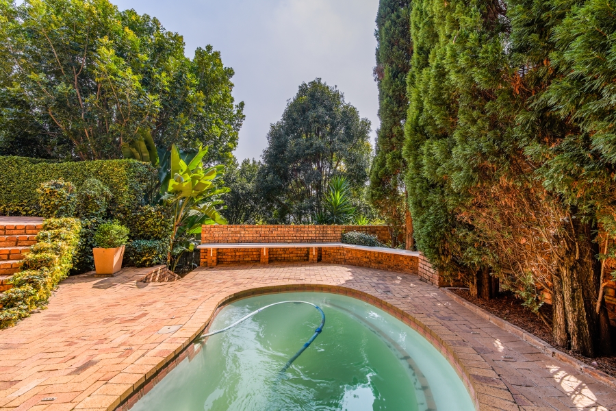 6 Bedroom Property for Sale in Erasmuskloof Gauteng