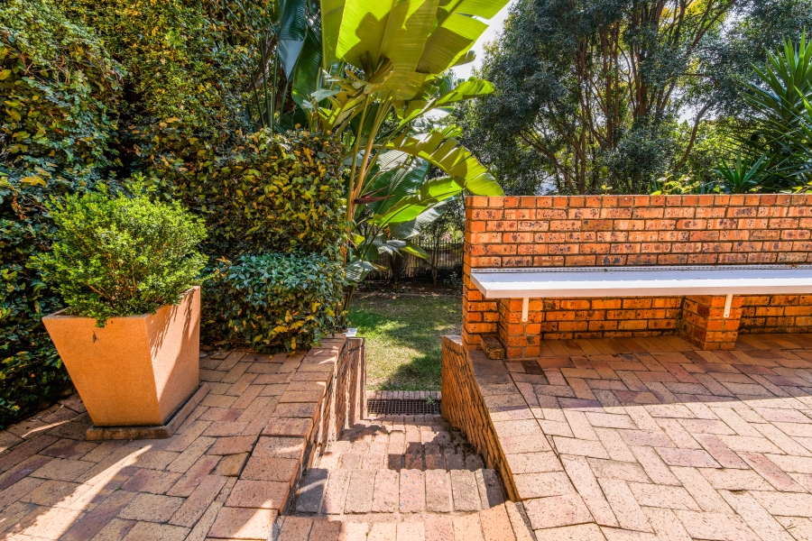 6 Bedroom Property for Sale in Erasmuskloof Gauteng
