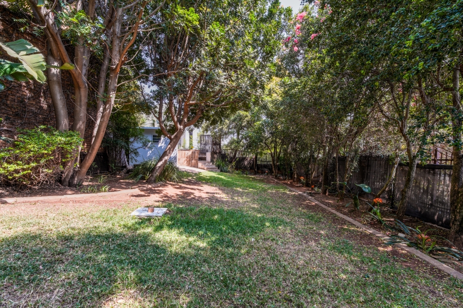 6 Bedroom Property for Sale in Erasmuskloof Gauteng