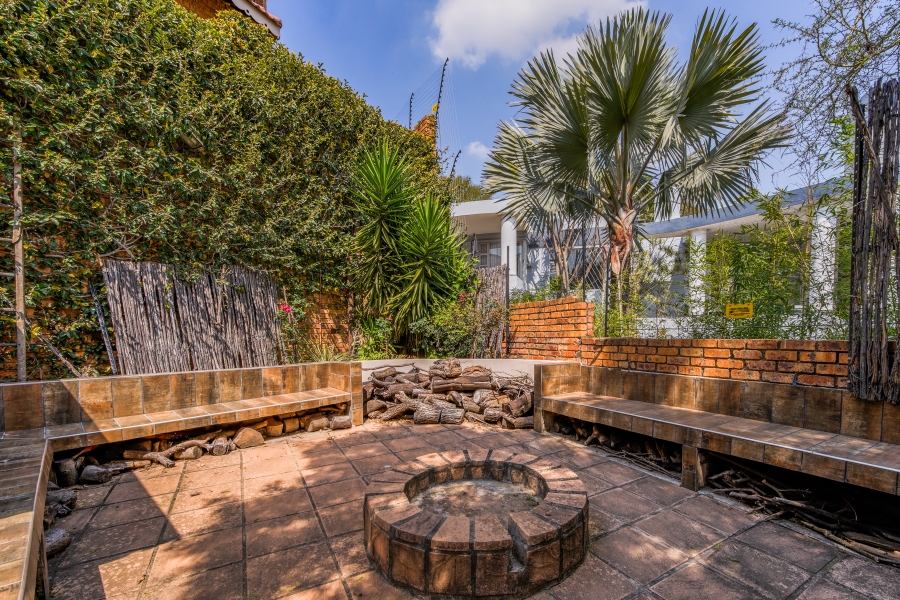 6 Bedroom Property for Sale in Erasmuskloof Gauteng