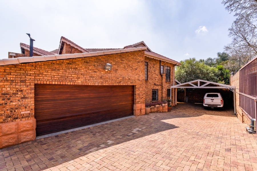 6 Bedroom Property for Sale in Erasmuskloof Gauteng
