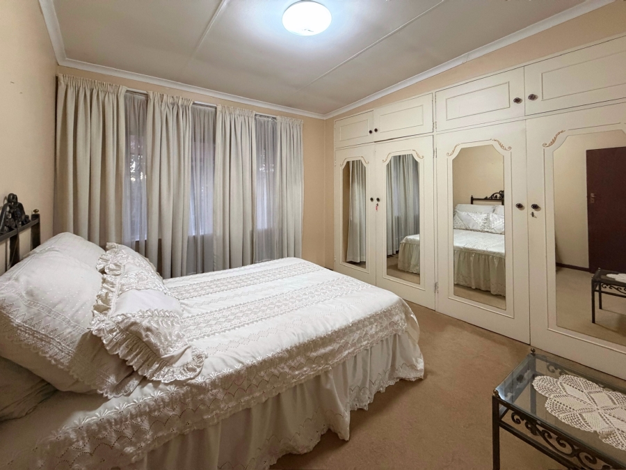 To Let 4 Bedroom Property for Rent in Sinoville Gauteng