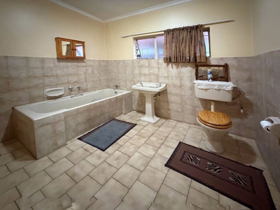 To Let 4 Bedroom Property for Rent in Sinoville Gauteng