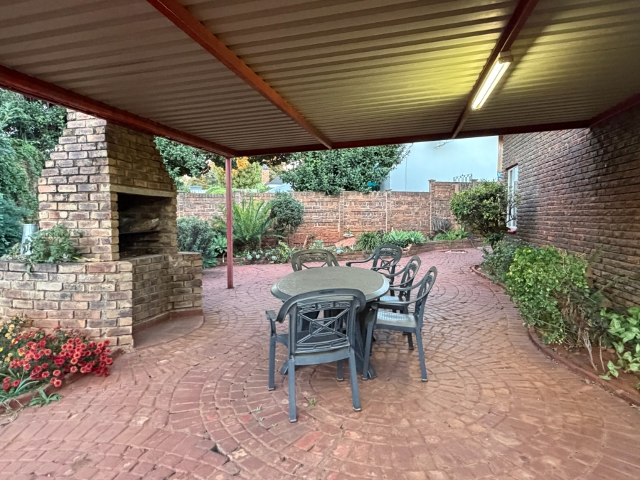 To Let 4 Bedroom Property for Rent in Sinoville Gauteng