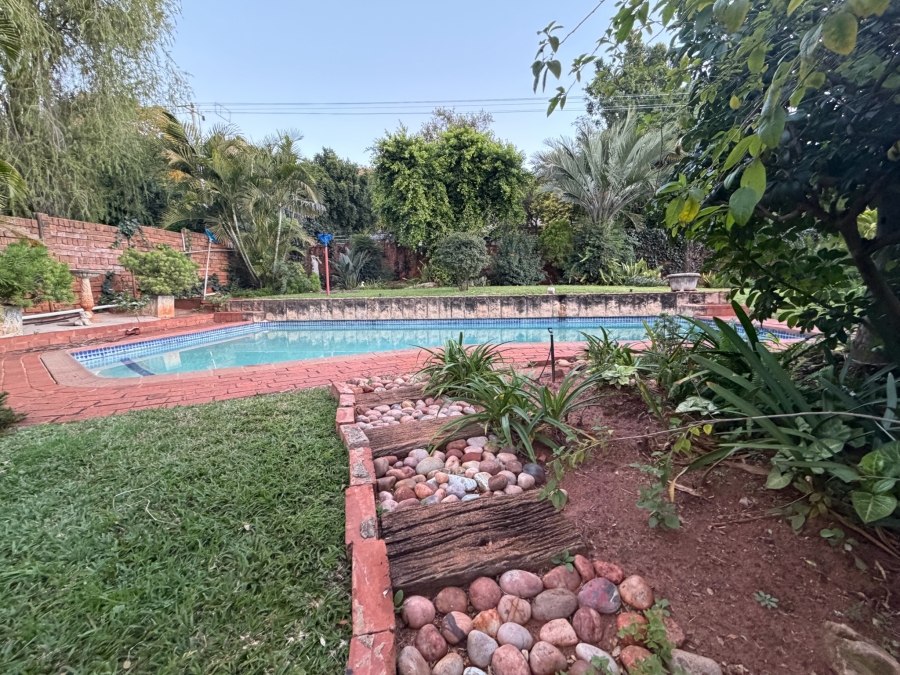 To Let 4 Bedroom Property for Rent in Sinoville Gauteng