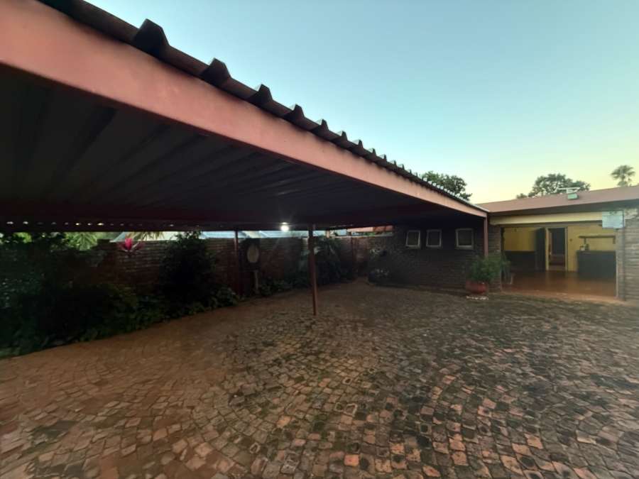 To Let 4 Bedroom Property for Rent in Sinoville Gauteng
