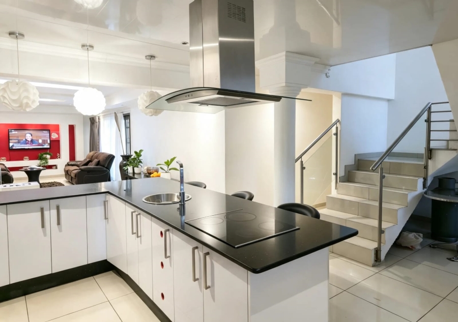 5 Bedroom Property for Sale in Ninapark Gauteng